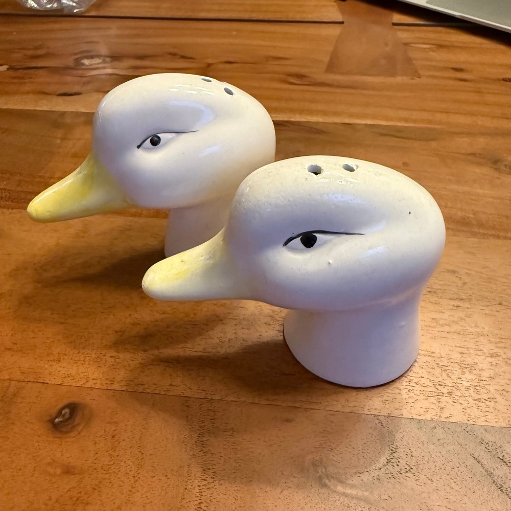 Vintage White Duck Head Ceramic Salt and‎ Pepper Shakers Set Farmhouse Decor